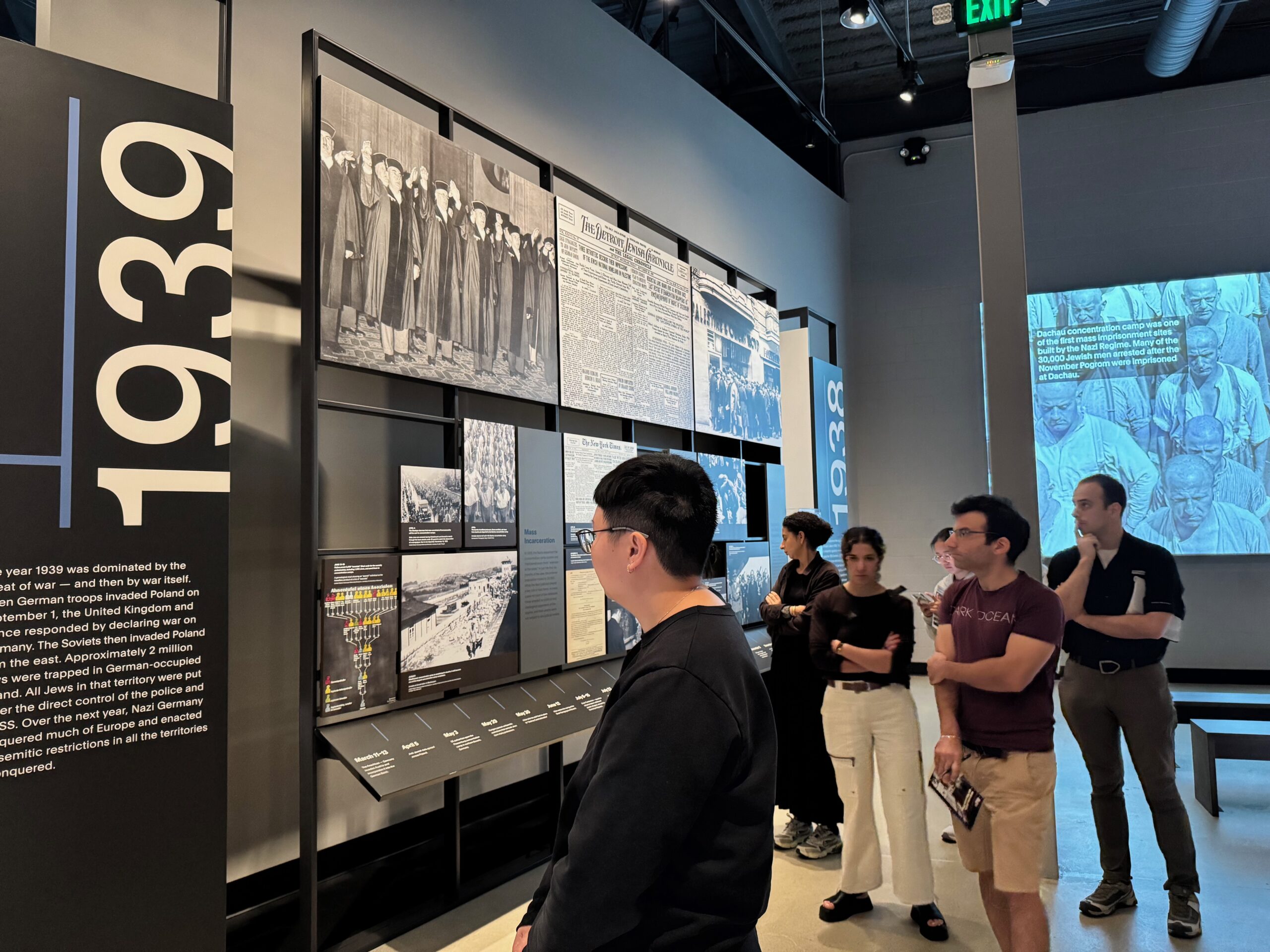 Students visit the Zekelman Holocaust Center