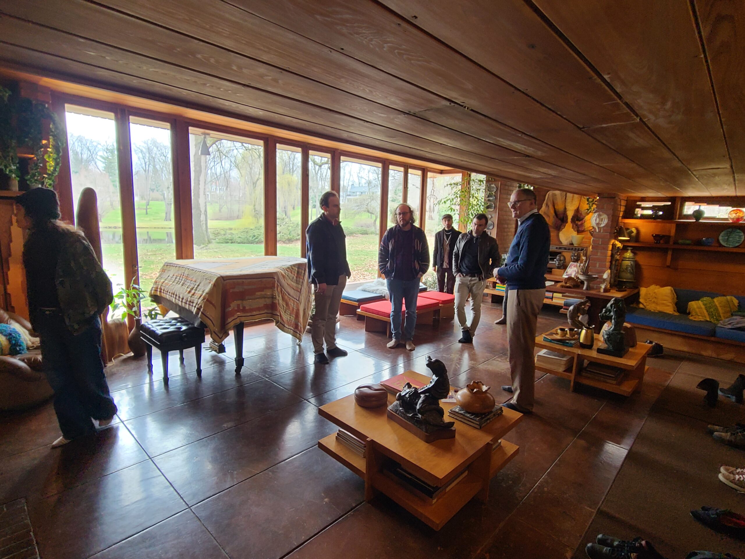 Students visit Frank Lloyd Wright’s “Smith House”